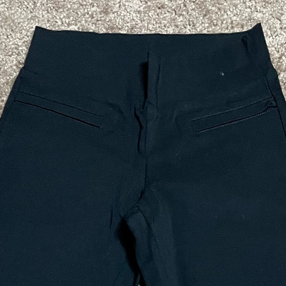 GUESS BLACK STRETCH PANTS WITH FRONT & BACK SLIT POCKETS. PULL ON. SIZE XS. - Picture 4 of 9